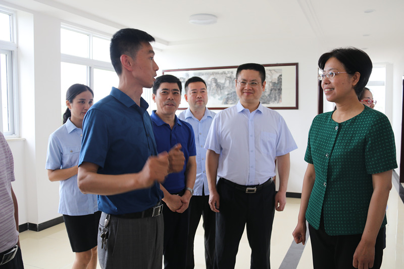 李静院长到天门走访部分省人大代表并调研指导法院