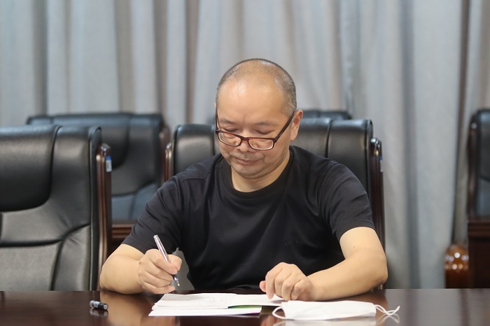 吴忠平.jpg