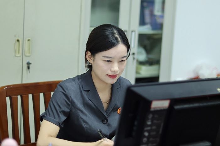 杨静文.jpg