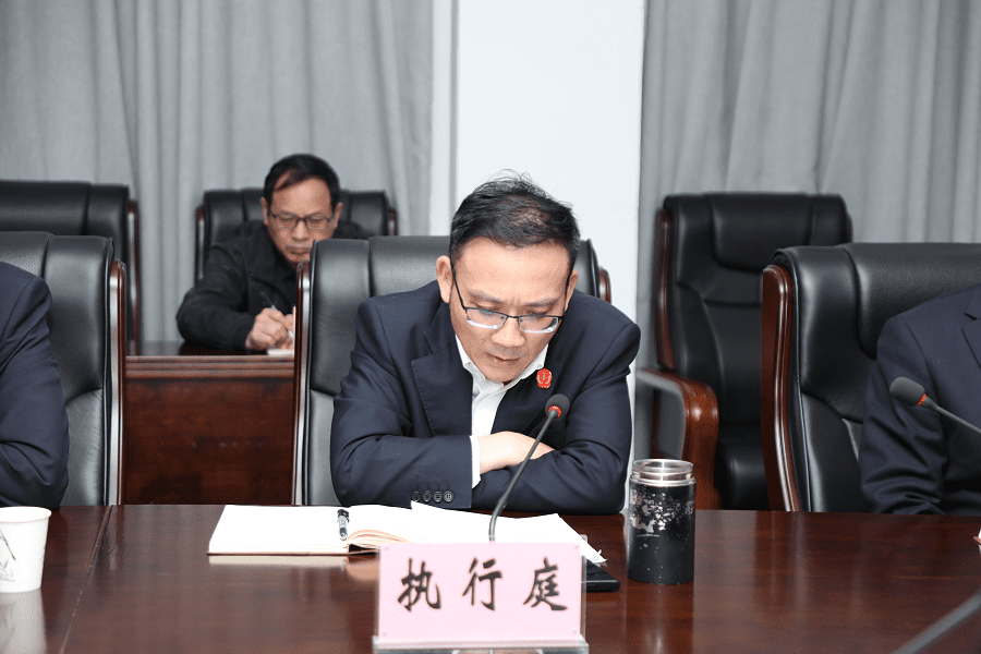刘东.png