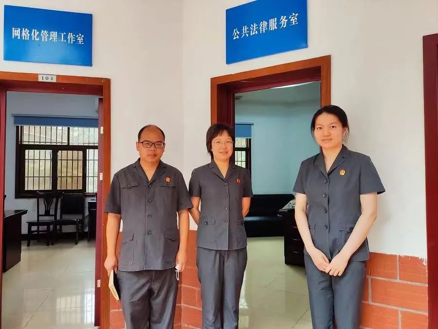 宜昌法庭3名干警入驻点军区综治（网格）中心.jpg